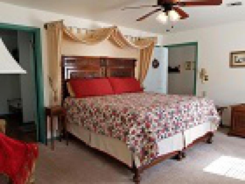 Aldrich House Bed & Breakfast Уилямсбърг Стая снимка