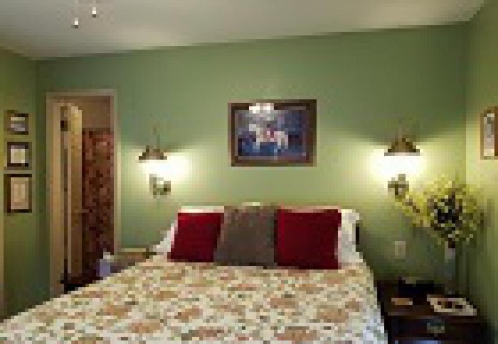 Aldrich House Bed & Breakfast Уилямсбърг Стая снимка